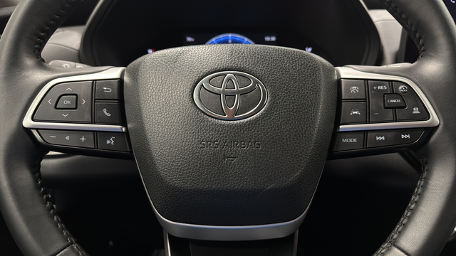 Used 2025 Midnight Black Metallic Toyota XLE image 15