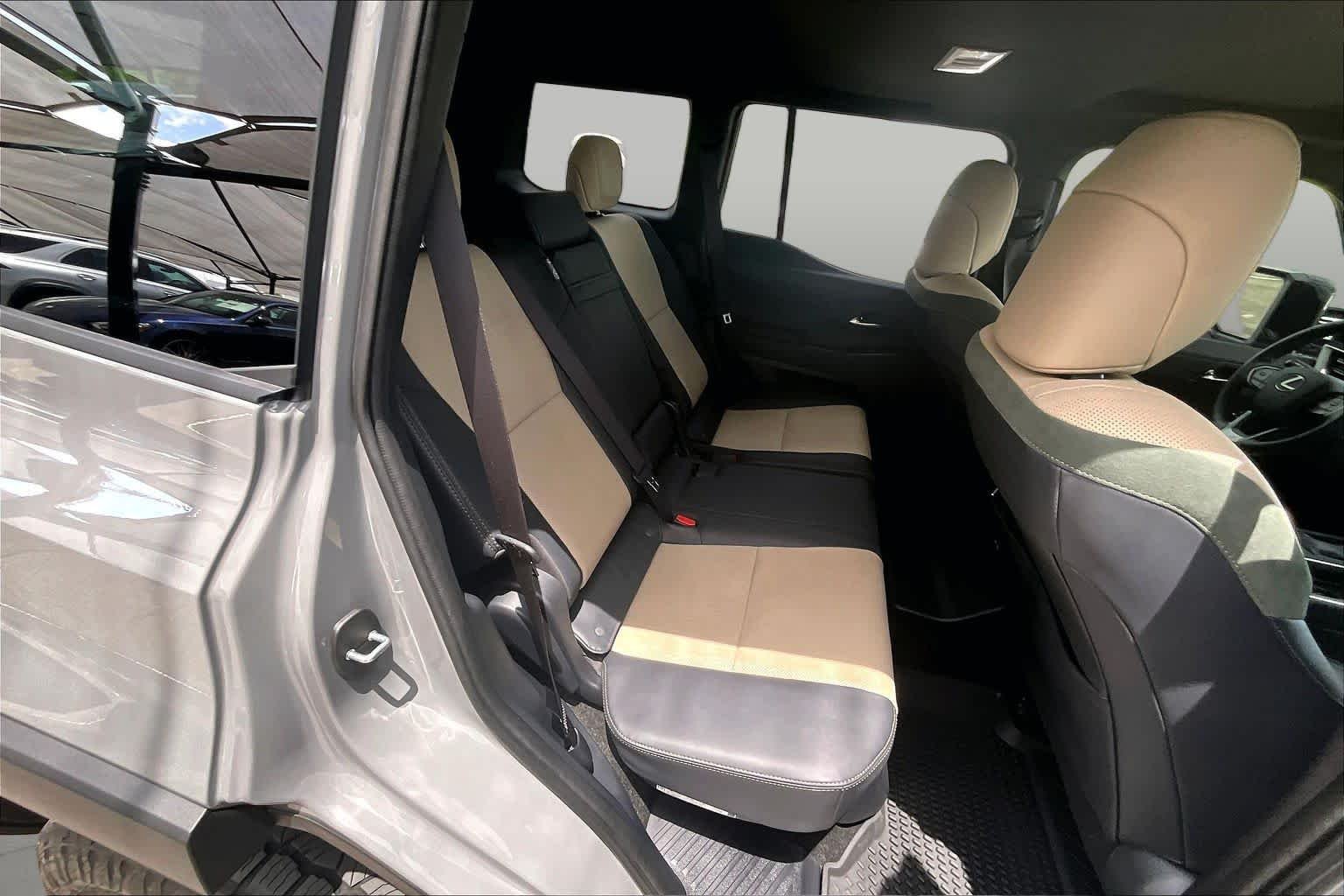 Used 2025 Incognito Lexus Overtrail image 20