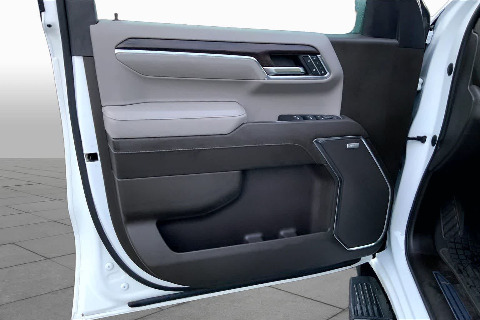 Used 2023 Summit White GMC SLT image 21