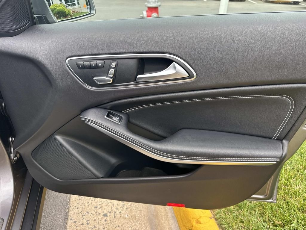 Used 2018 Mountain Gray Metallic Mercedes-Benz GLA 250 image 10
