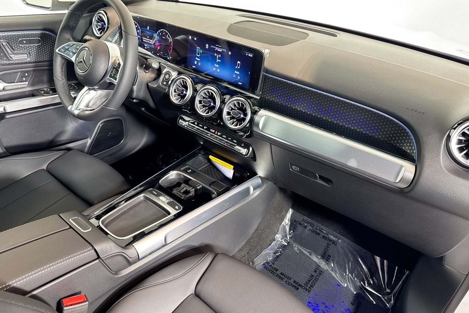 New 2026 Polar White Mercedes-Benz GLB 250 image 27