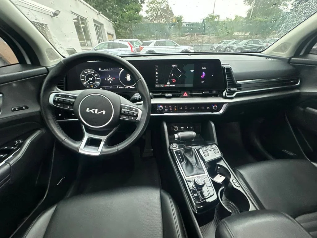Used 2025 White Kia SX-Prestige image 26