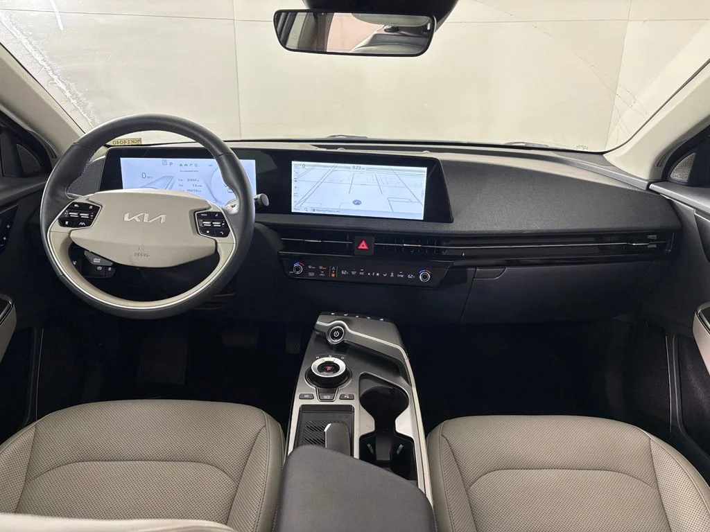 Used 2023 White Kia Wind image 39
