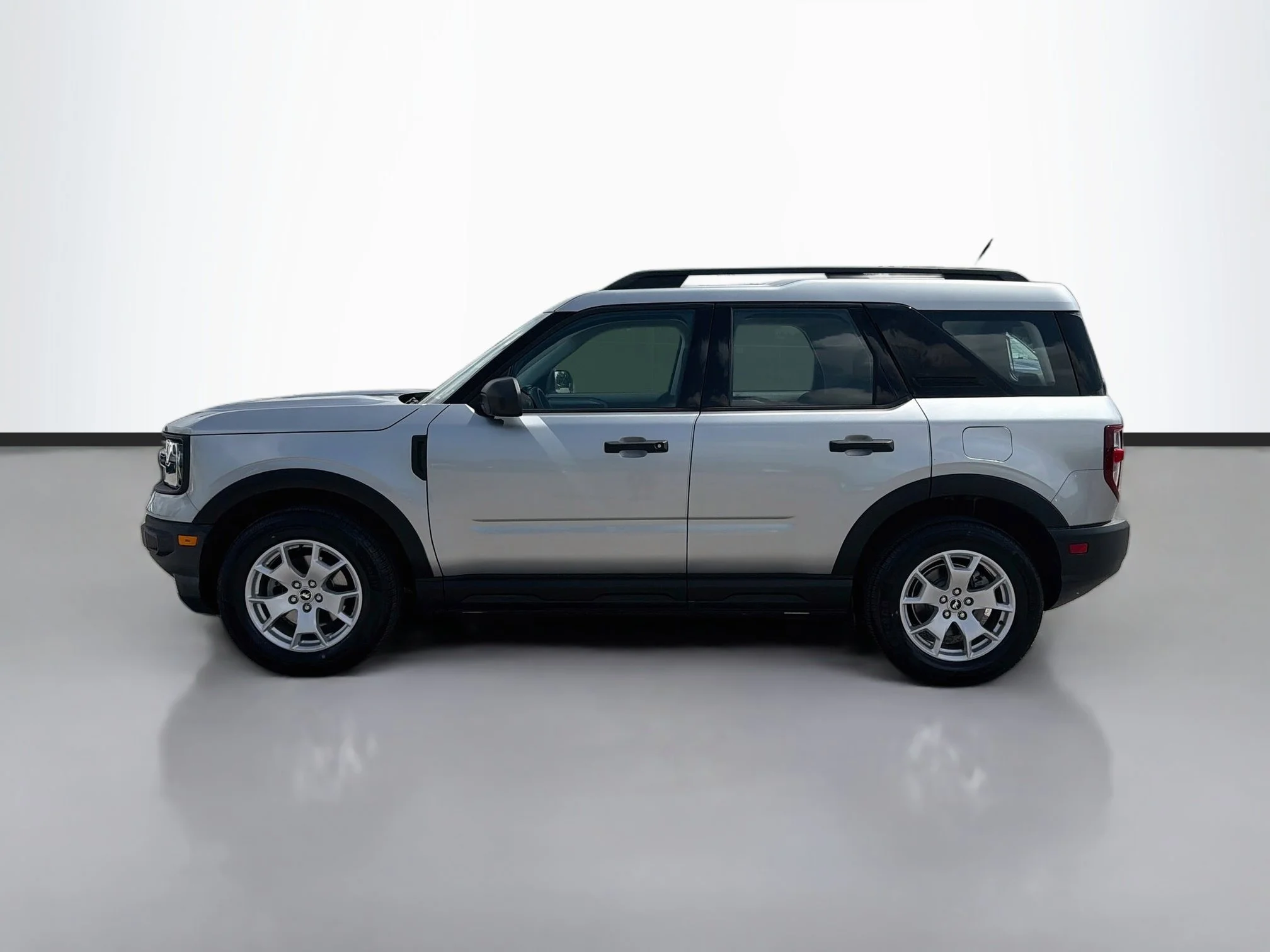 Used 2021 Silver Metallic Ford Base image 2