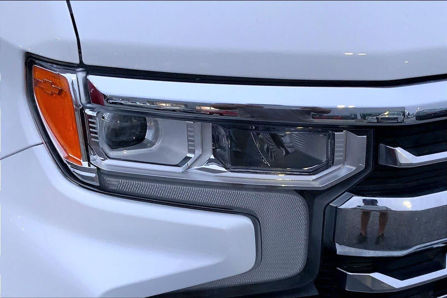 Used 2025 Summit White Chevrolet LTZ image 26