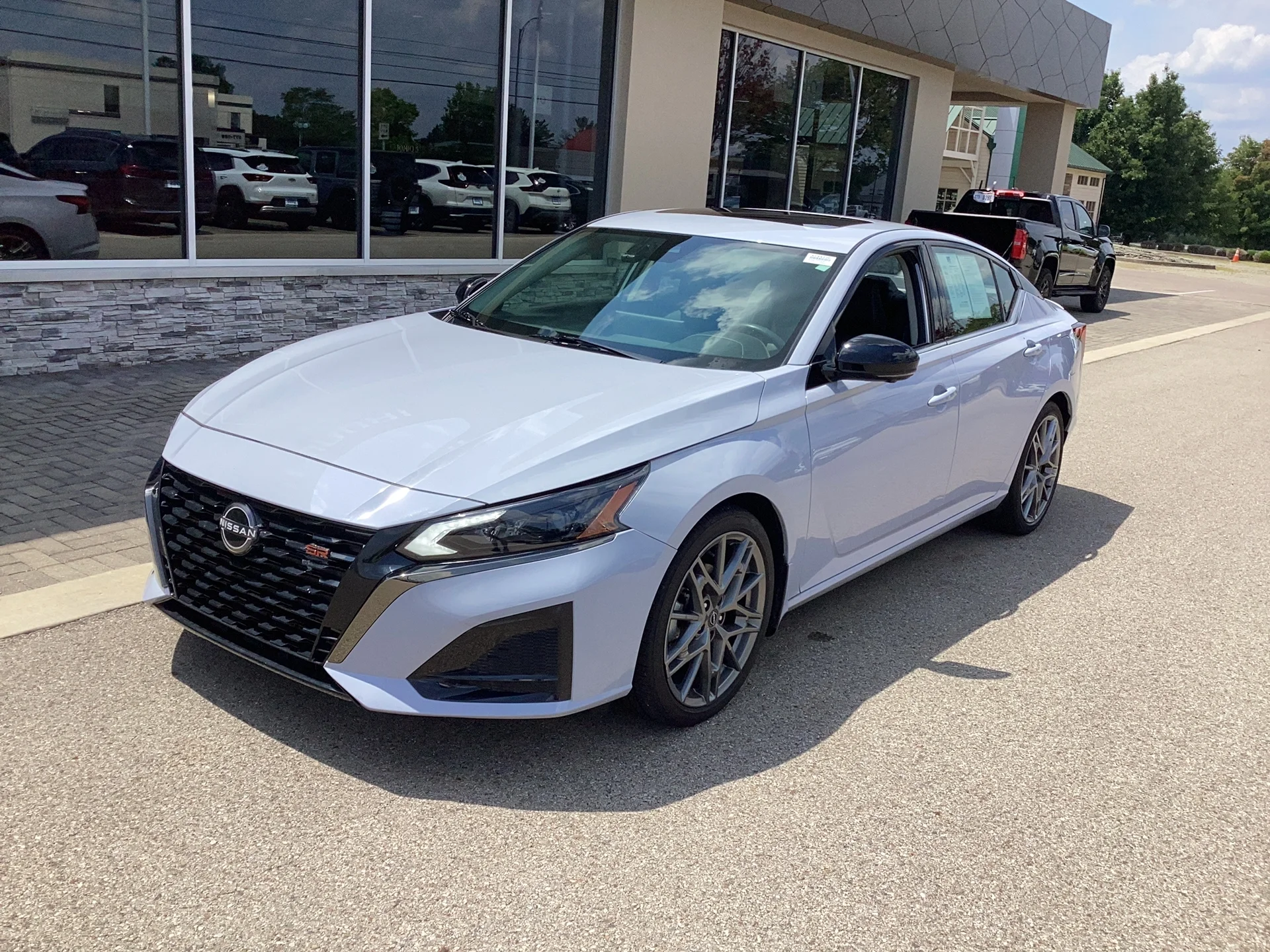 Used 2024 GRAY Nissan 2.0 SR image 9