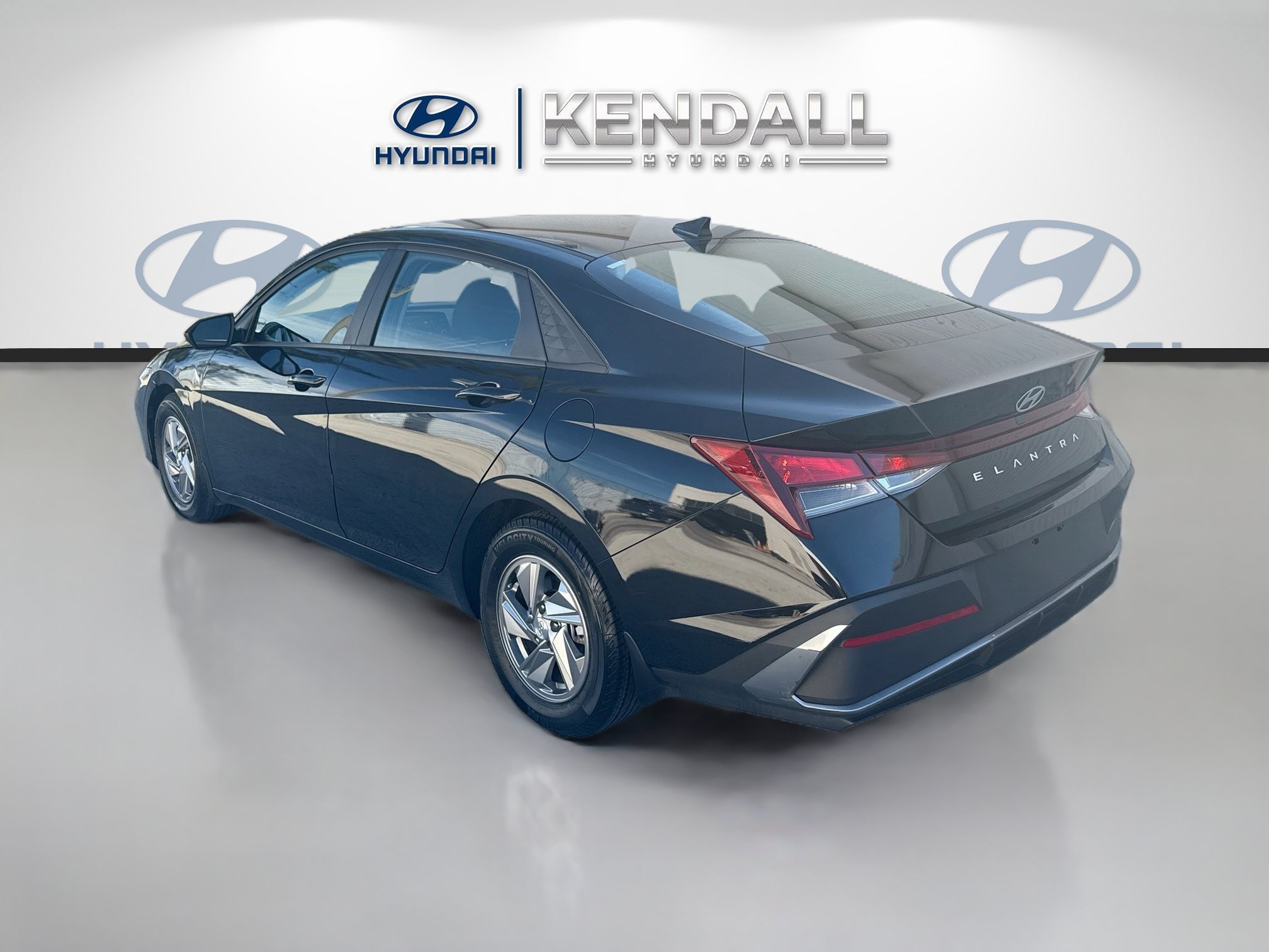2025 Hyundai Elantra SE - Photo 4