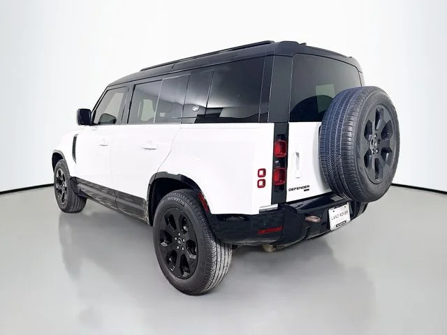 Used 2022 White Land Rover X-Dynamic HSE image 7