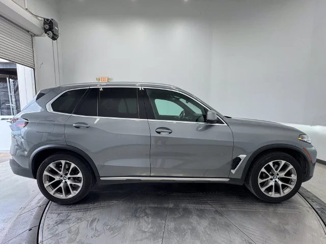 Used 2024 Skyscraper Gray Metallic BMW sDrive40i image 15
