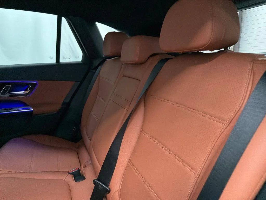New 2027 White Mercedes-Benz GLC 300 image 18