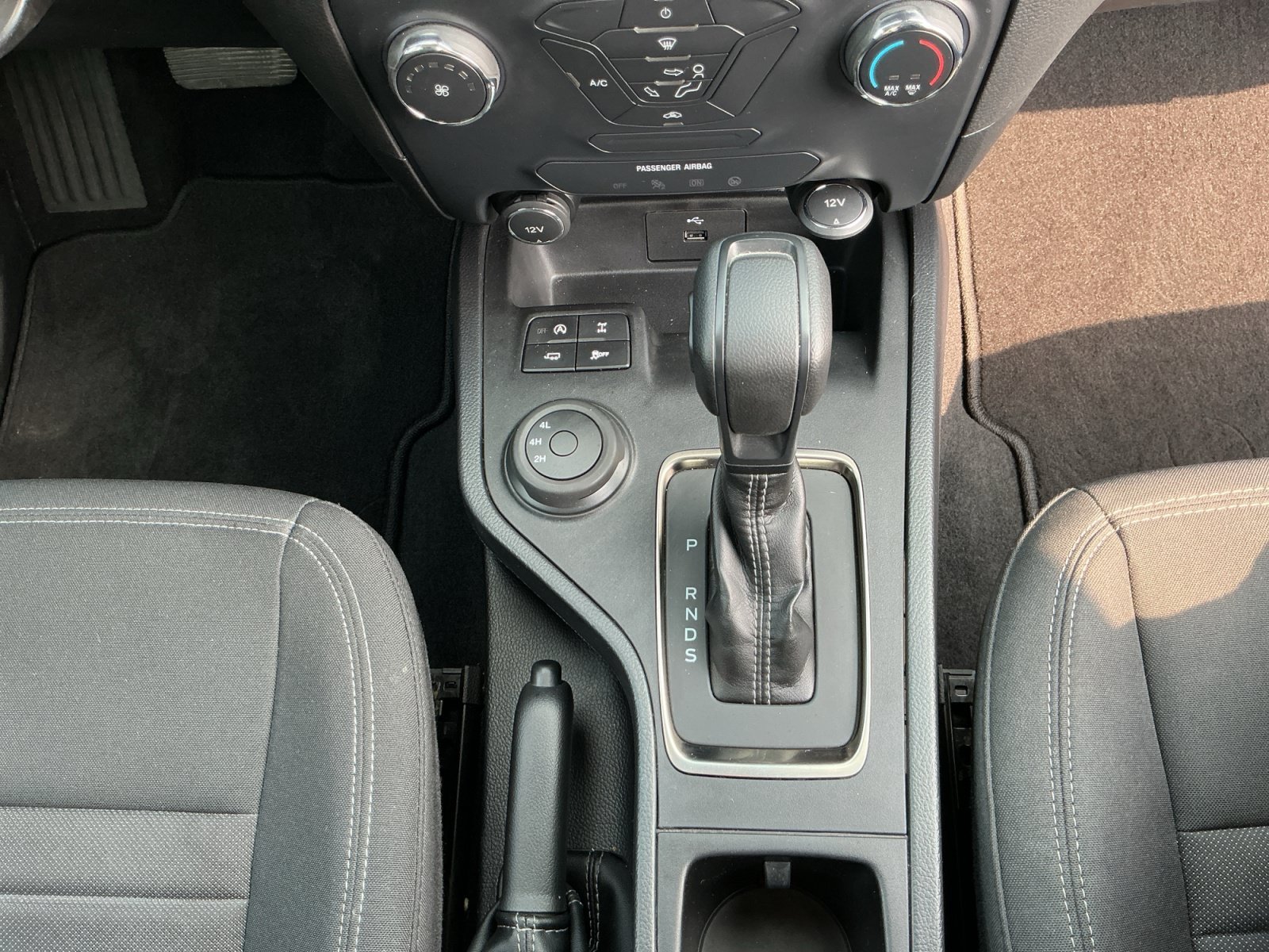 Used 2020 Blue Ford XL image 16