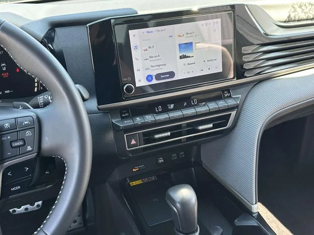 2025 Toyota Camry SE - Photo 18