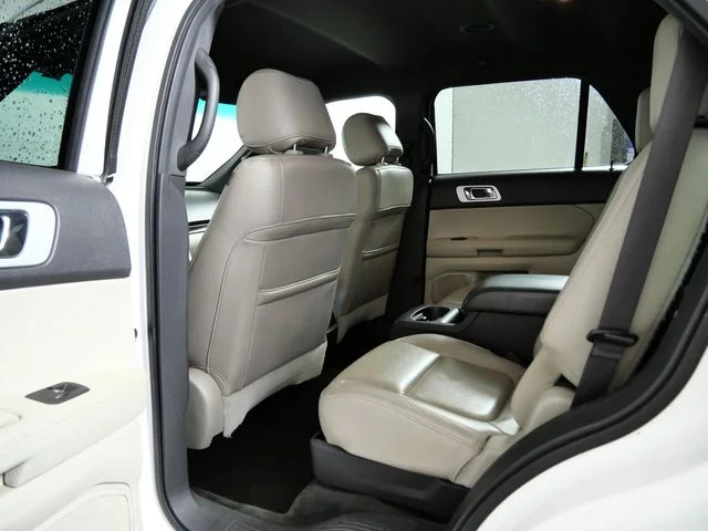 Used 2011 White Ford Limited image 14
