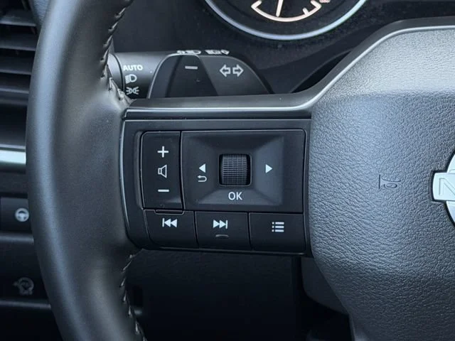 Used 2025 White/off-white Nissan SV FWD image 12