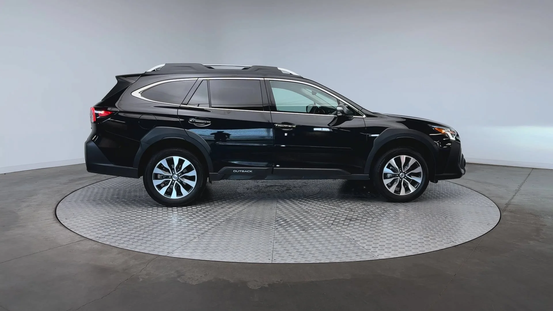 Used 2023 Crystal Black Silica Subaru Touring image 9
