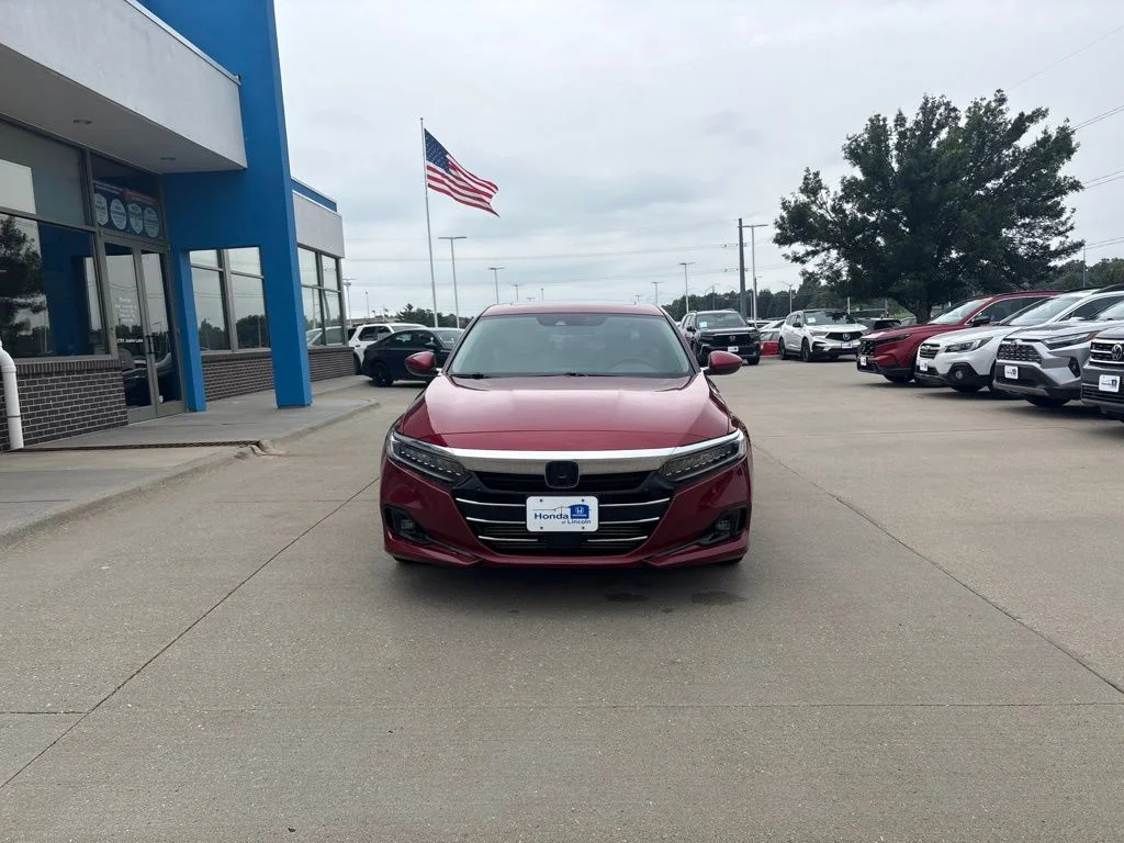 Used 2022 Red Honda Touring 2.0T image 2