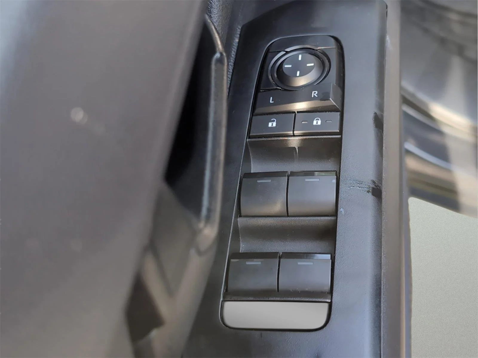 Used 2025 Underground Toyota SR5 image 15