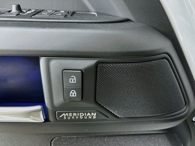 New 2026 White Land Rover X-Dynamic SE image 20