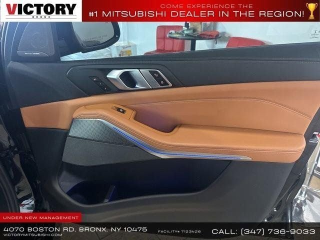 Used 2021 Black BMW M50i image 12