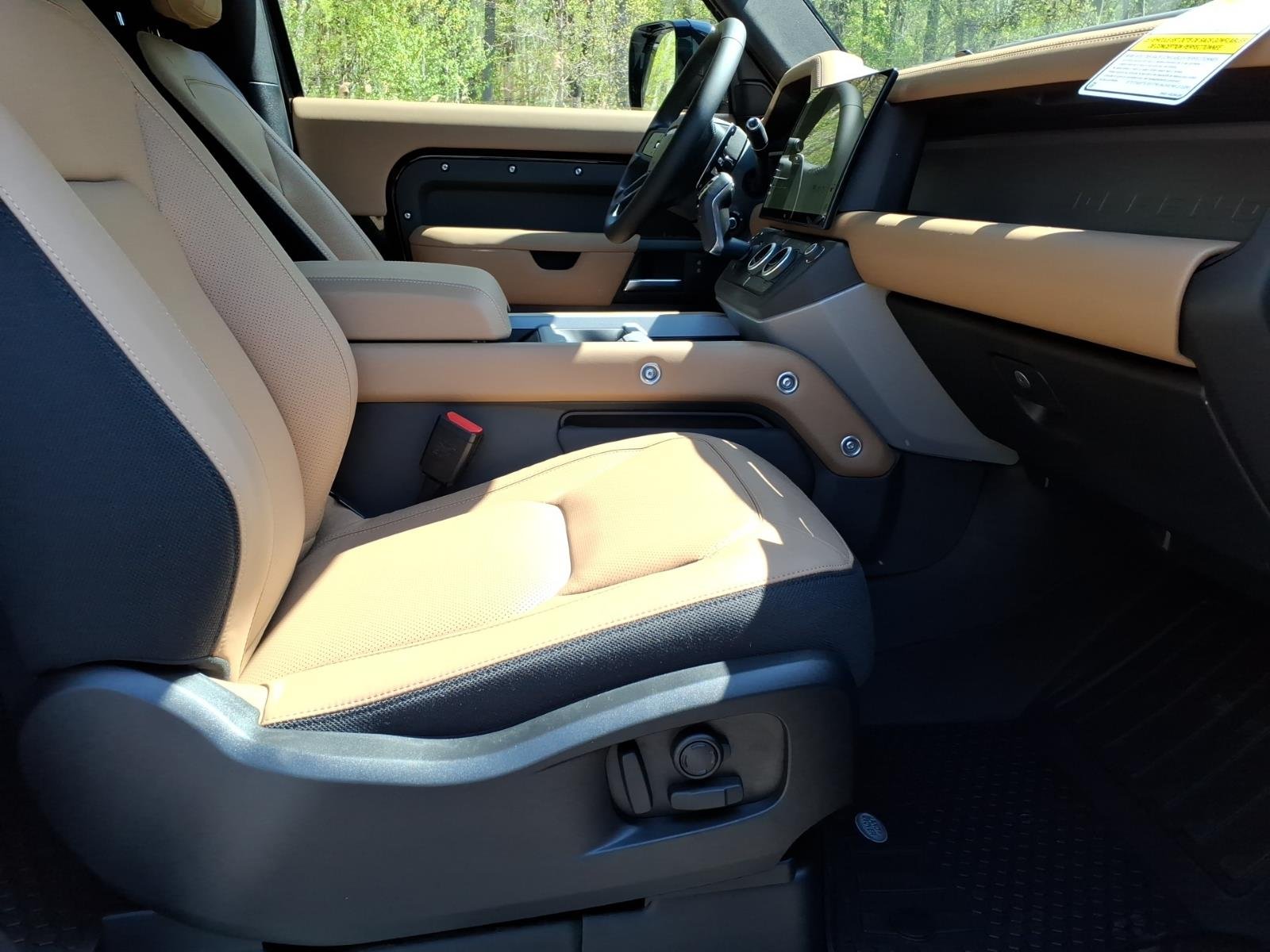New 2026 Santorini Black Land Rover 90 V8 image 3