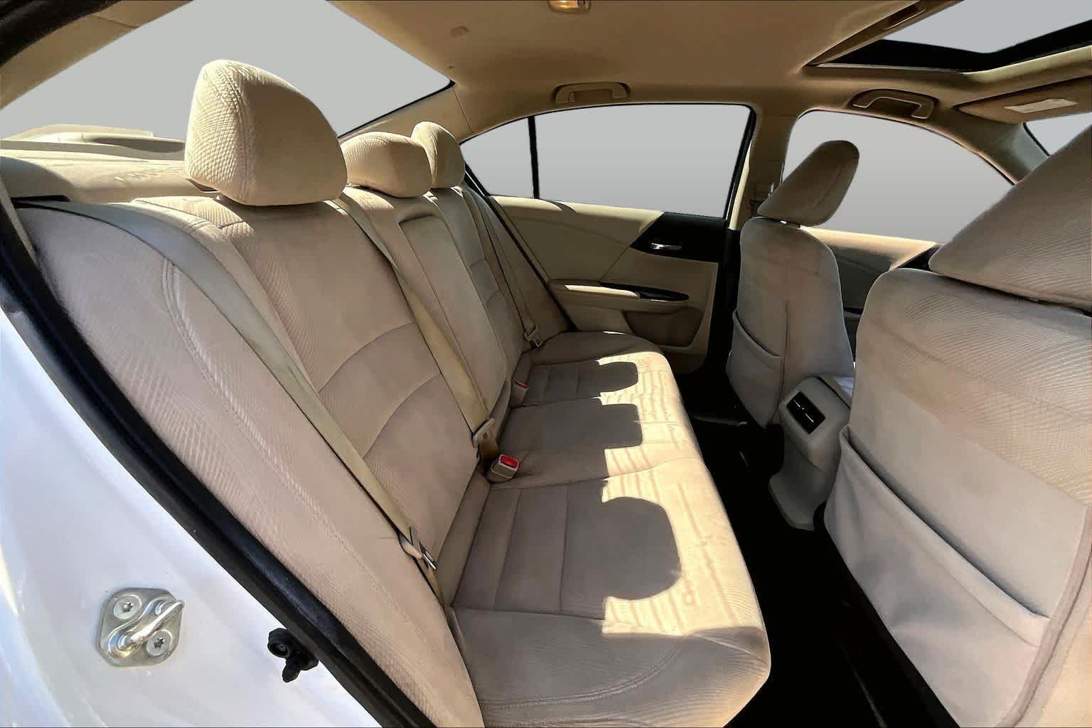 Used 2017 White Orchid Pearl Honda EX image 21
