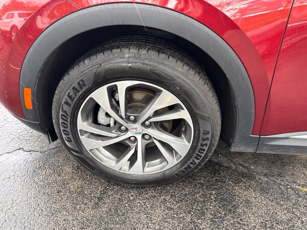 Used 2022 Red Buick Essence image 11