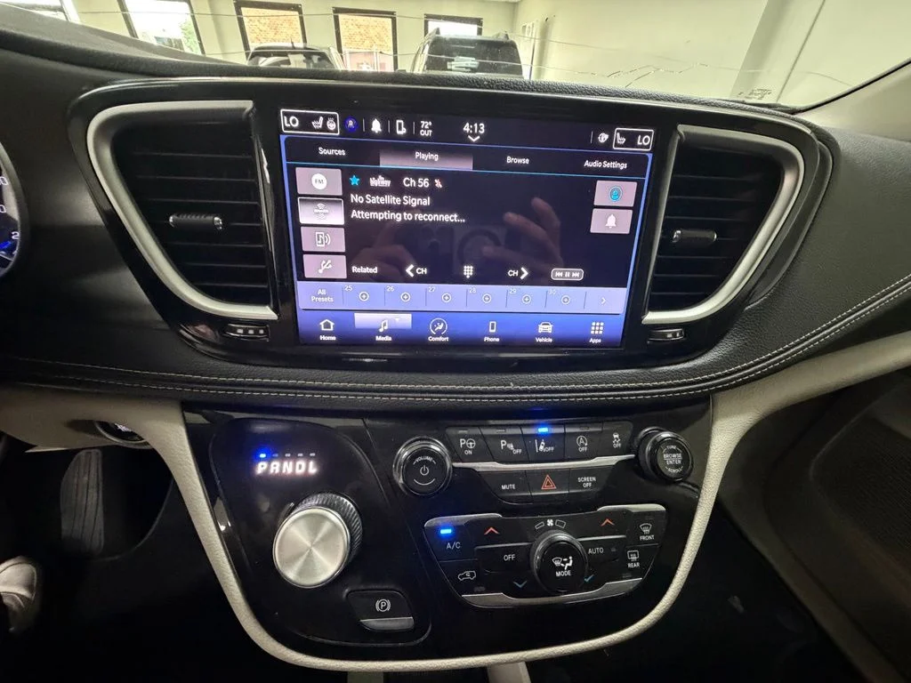 2024 Chrysler Pacifica Touring L - Photo 13