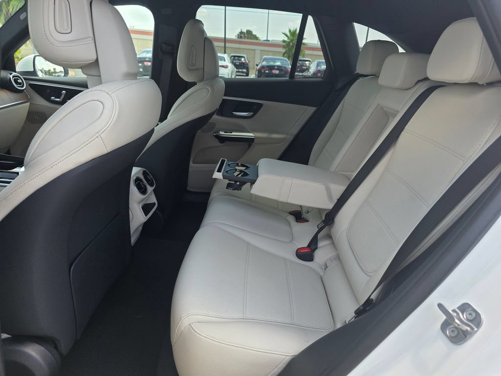 New 2026 Polar White Mercedes-Benz GLC 300 image 42