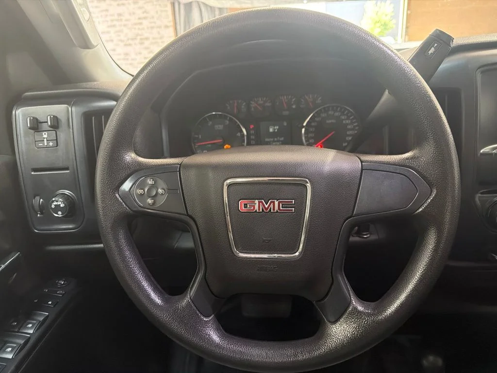 Used 2018 Summit White GMC Base image 18