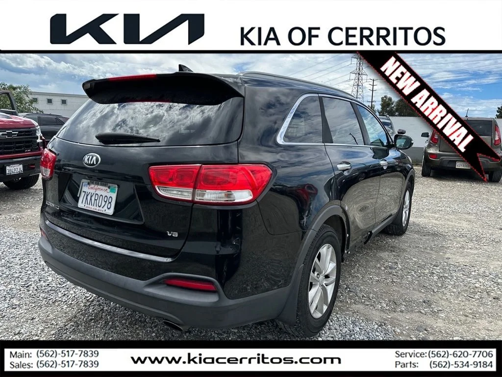 Used 2016 Black Kia LX image 5