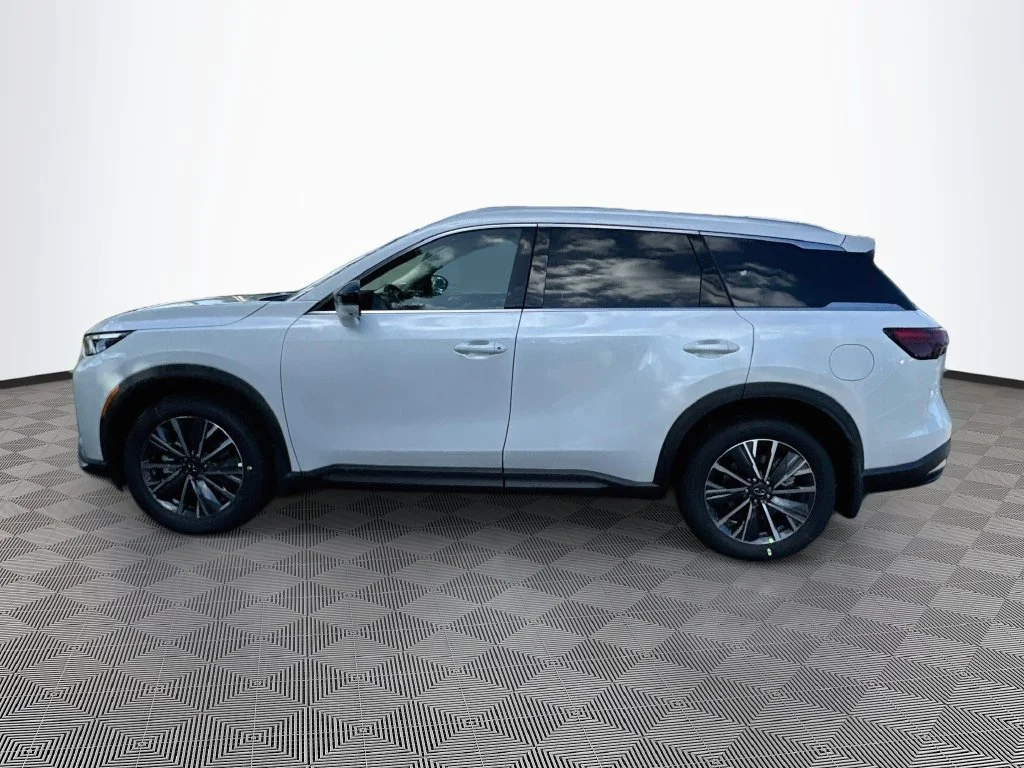 New 2027 White INFINITI LUXE image 8