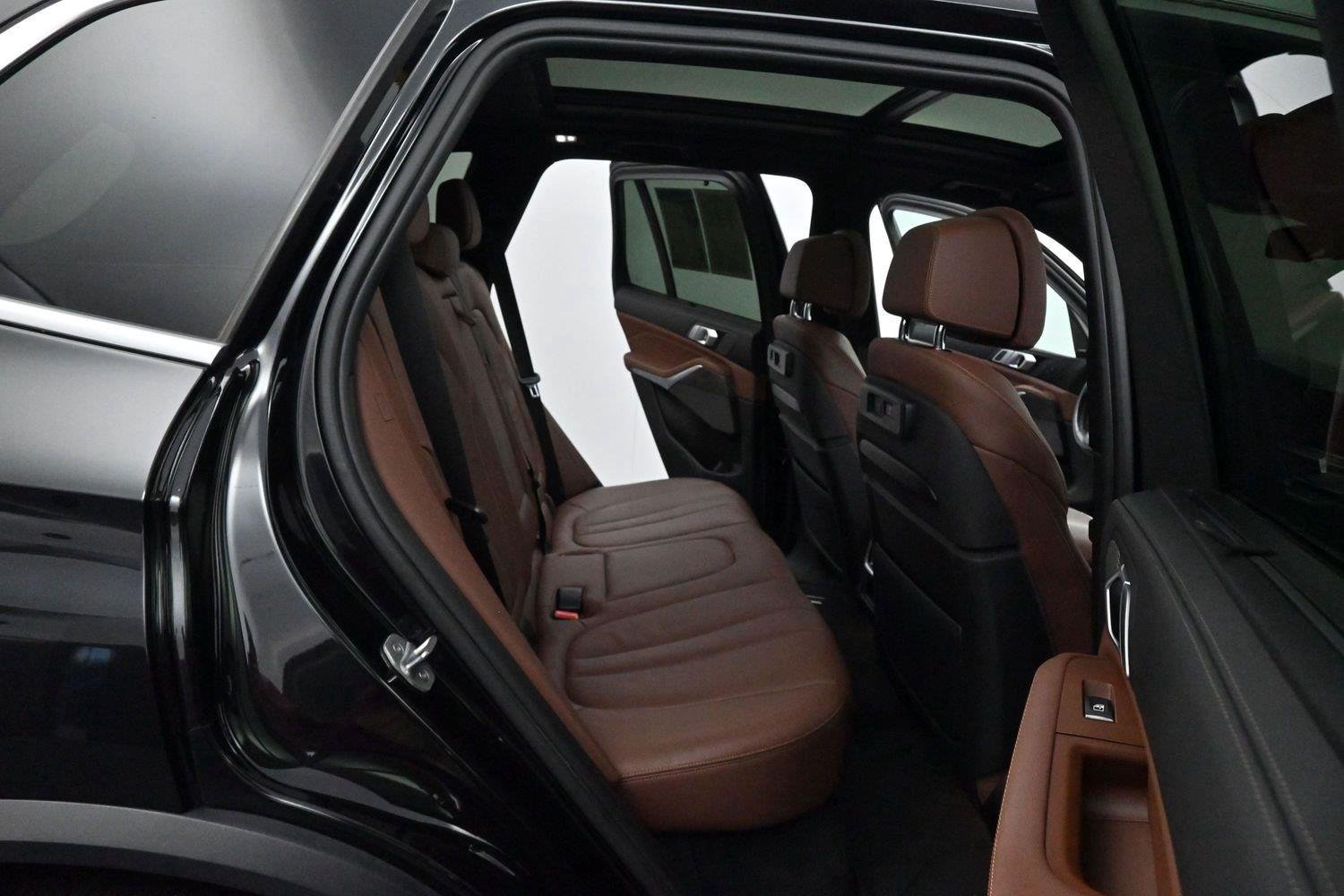 Used 2019 Black Sapphire Metallic BMW xDrive40i image 38