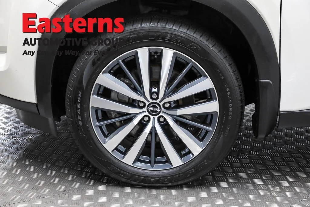 Used 2022 White Nissan Platinum image 35