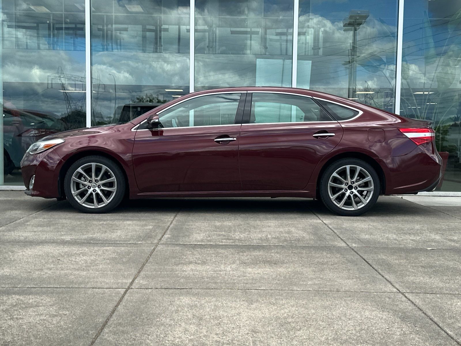 Used 2015 Mica Toyota XLE Touring image 6