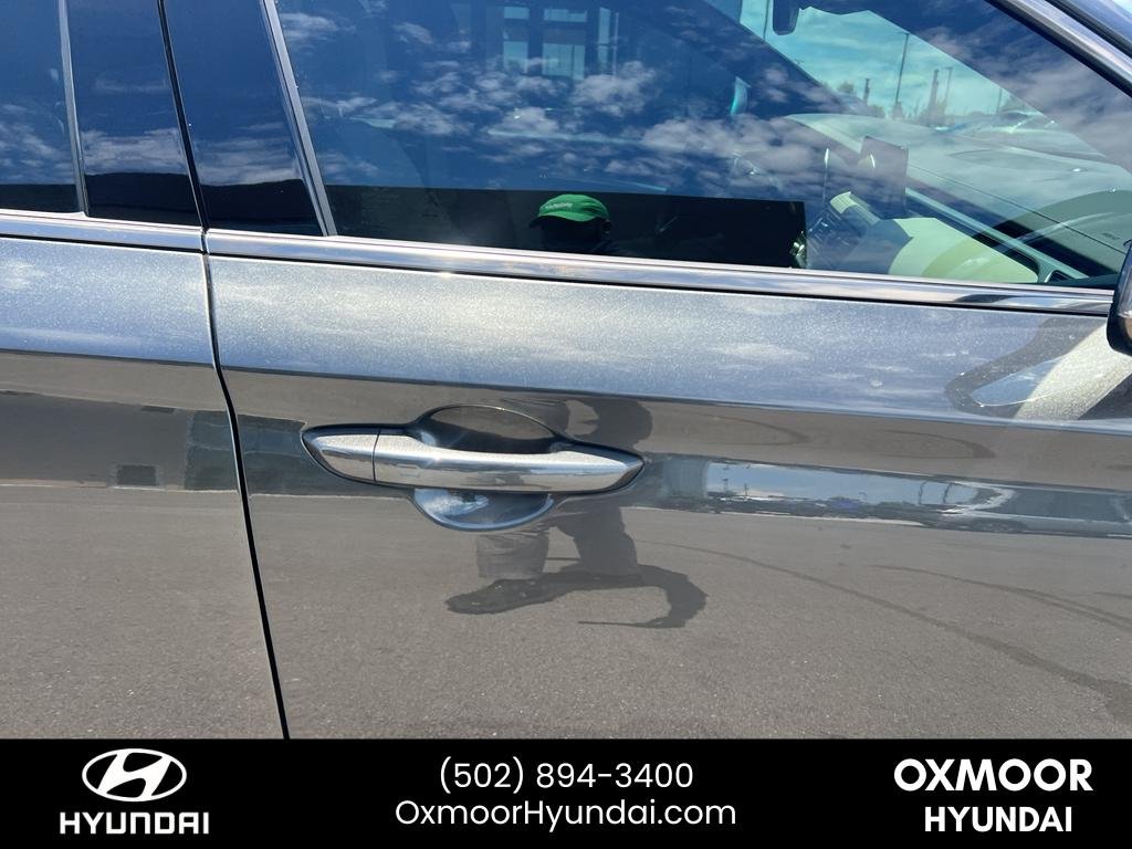 Used 2023 Makalu Gray Genesis 2.0T image 13