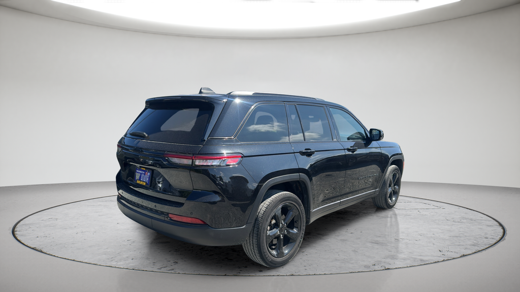 Used 2023 Black Jeep Altitude X image 4
