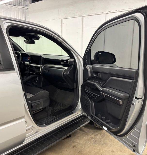 Used 2025 CUTTING EDGE Toyota  image 17