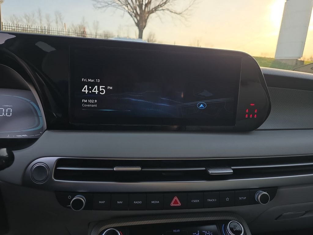 Used 2025 Graphite Hyundai SEL image 9