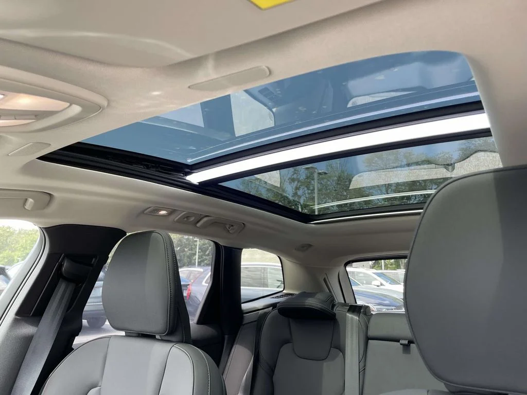 2026 Volvo XC60 Plus - Photo 10