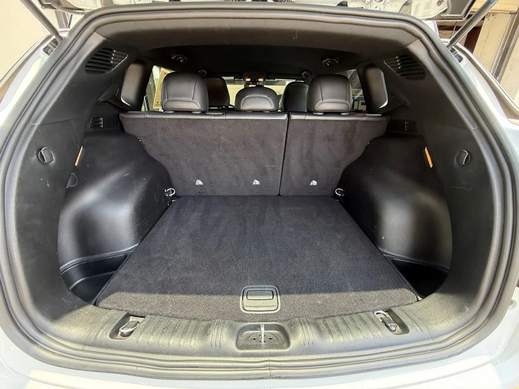 Used 2025 White Jeep Trailhawk image 19
