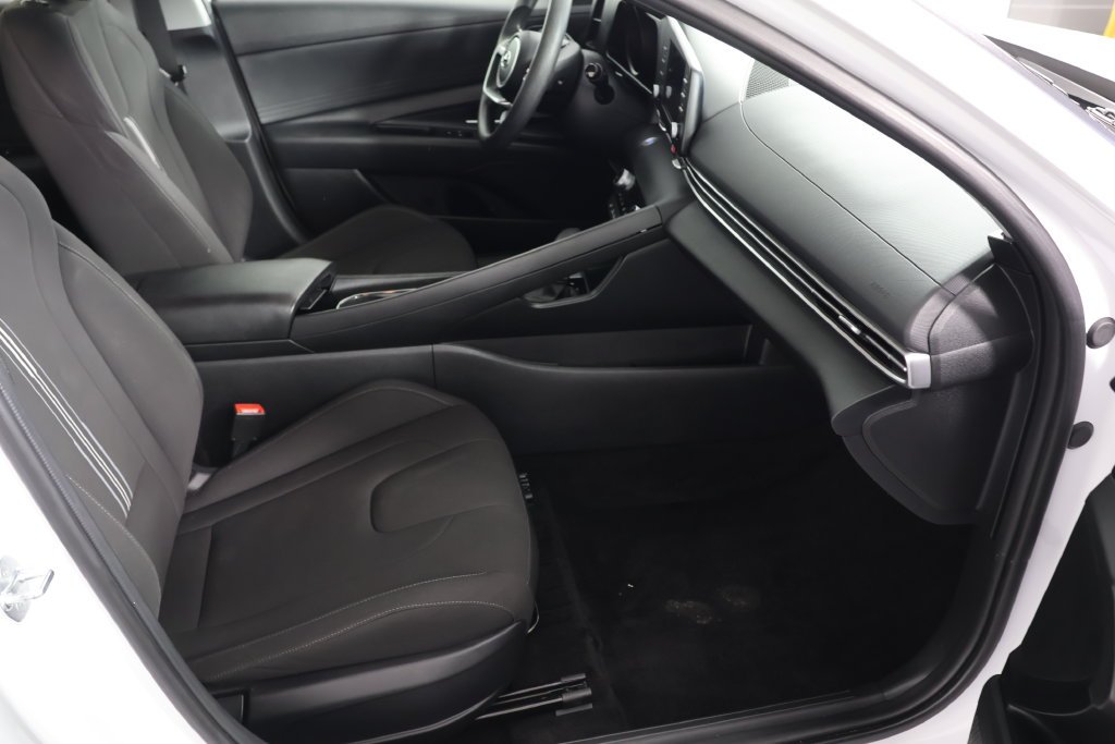 Used 2023 White Hyundai Blue image 23