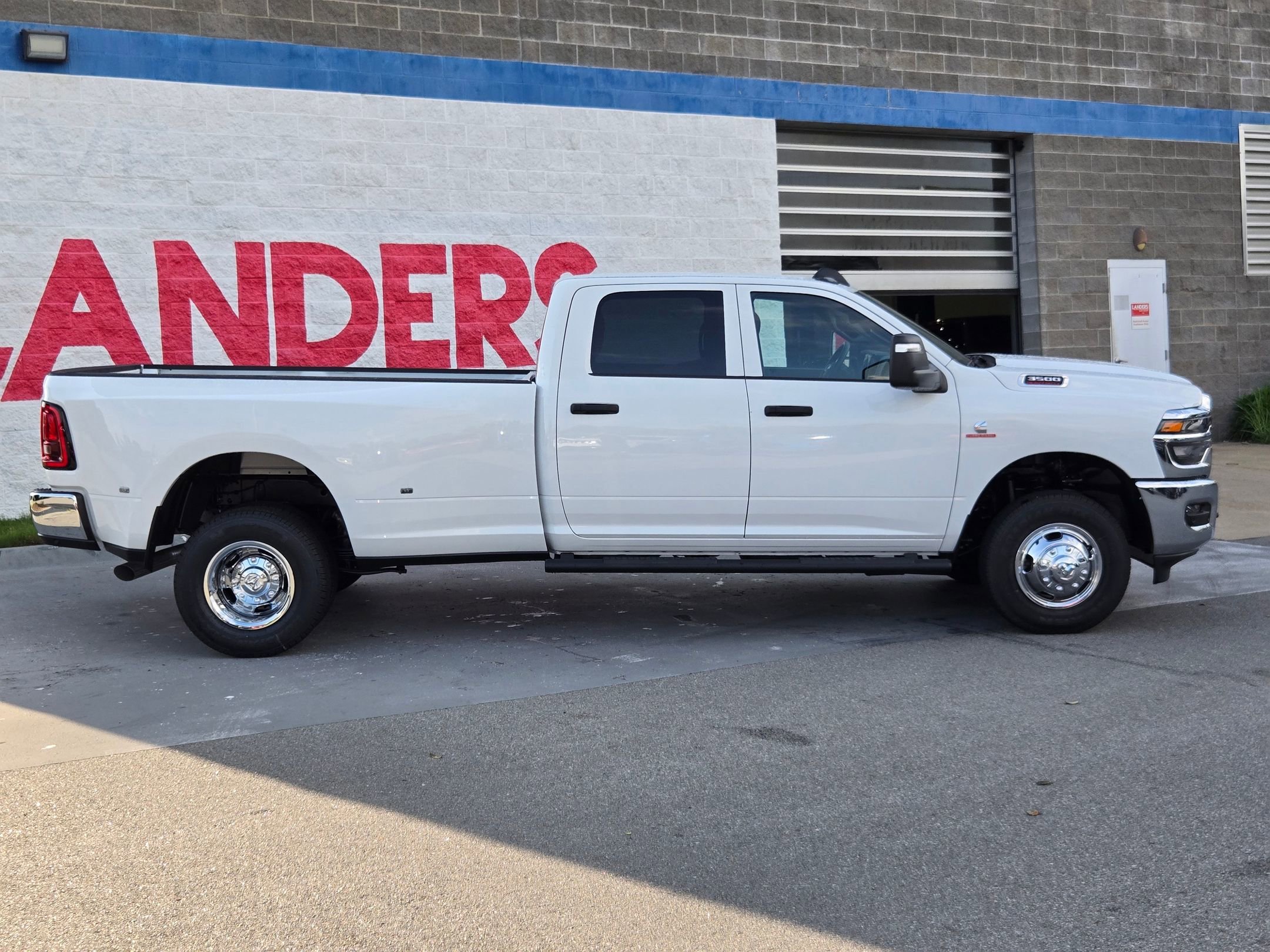 New 2026 Bright White Clear-Coat Exterior Paint RAM Tradesman image 8