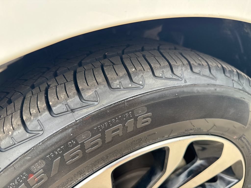 Used 2017  Honda LX image 26