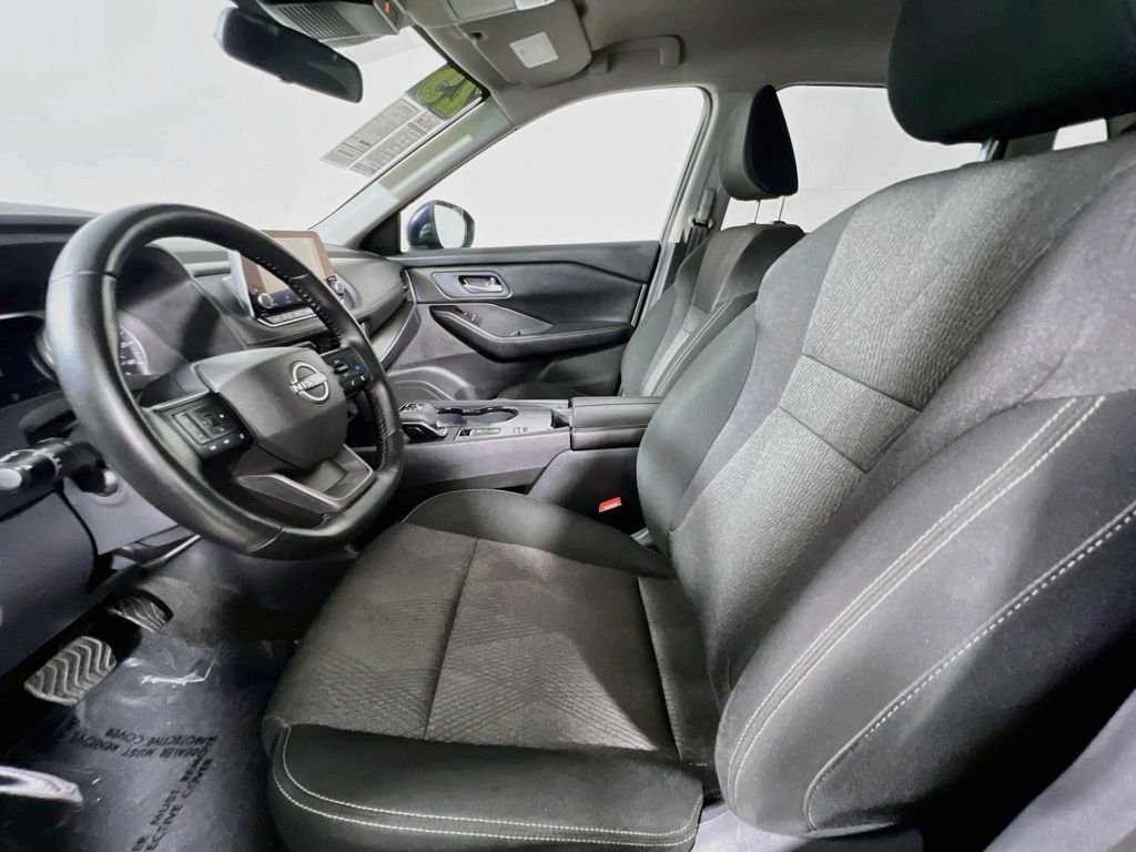 2025 Nissan Rogue SV - Photo 12