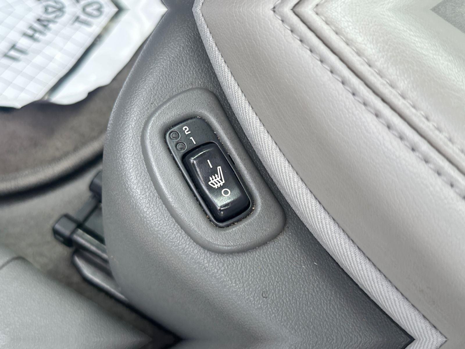 Used 2008 Silverstone Metallic Chevrolet LT w/2LT image 28