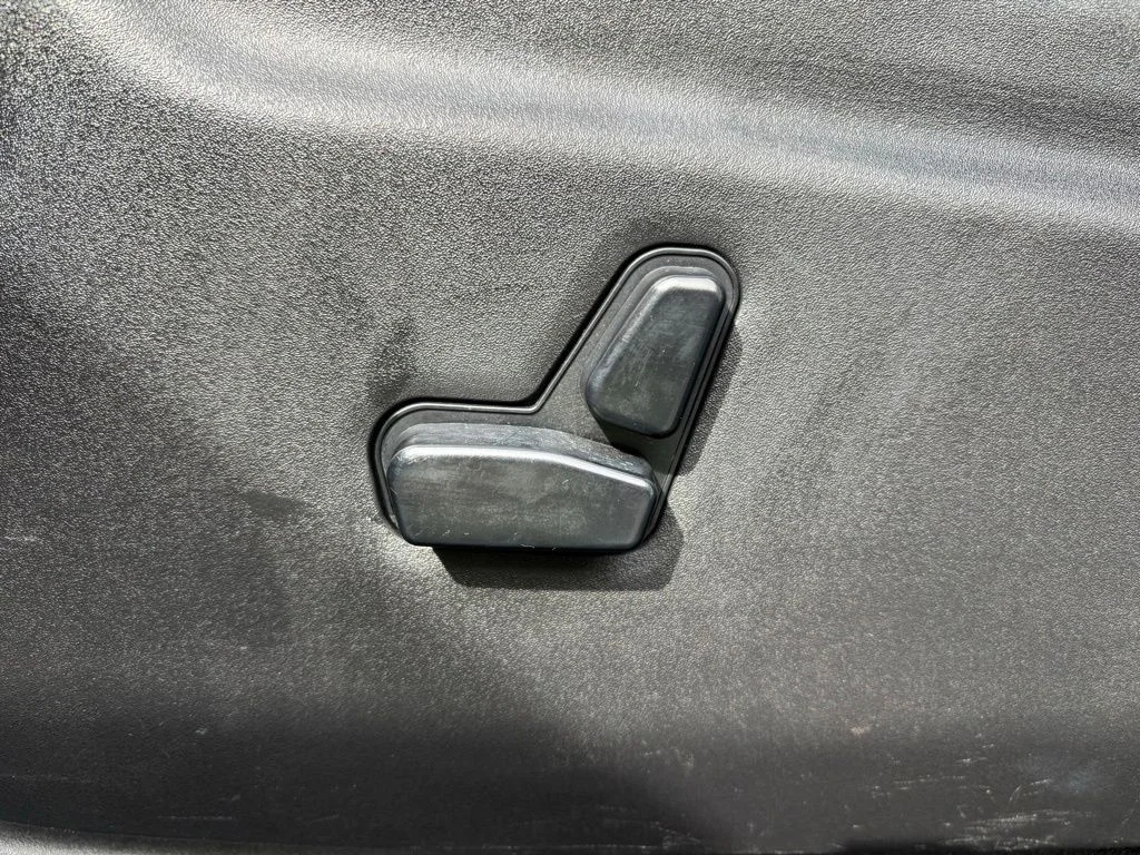Used 2020 Black Jeep Laredo image 33