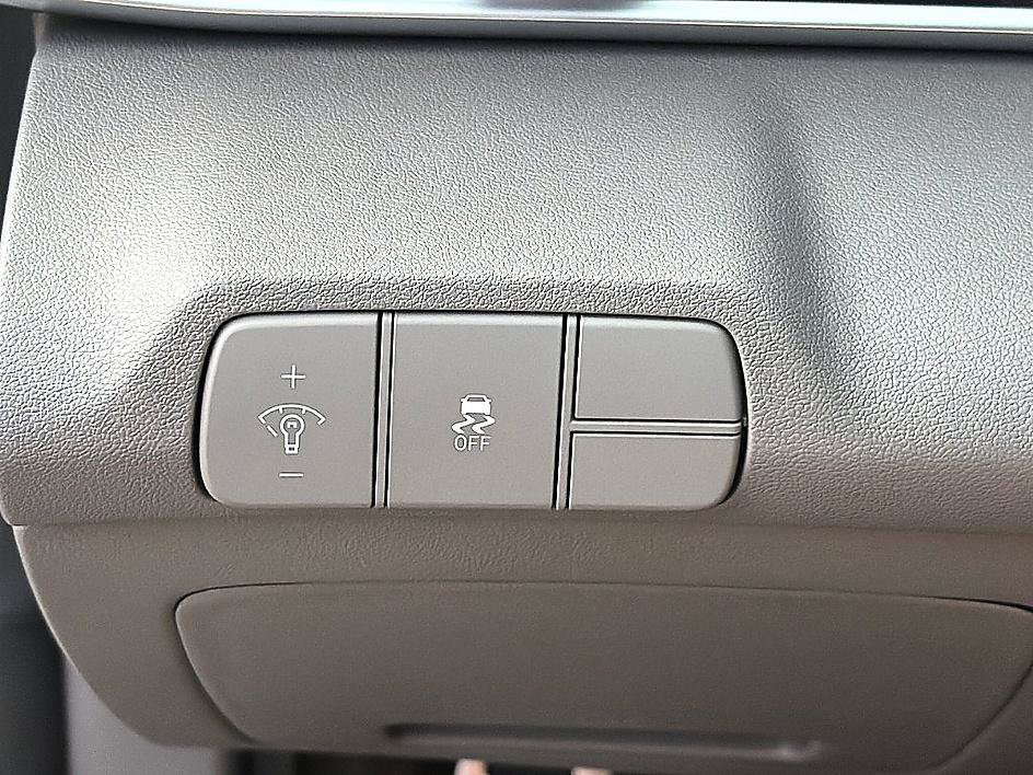Used 2026 Fluid Metal Hyundai SEL Sport image 17