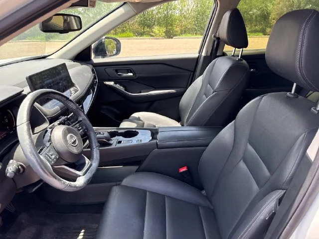 Used 2024 White Nissan SL image 10