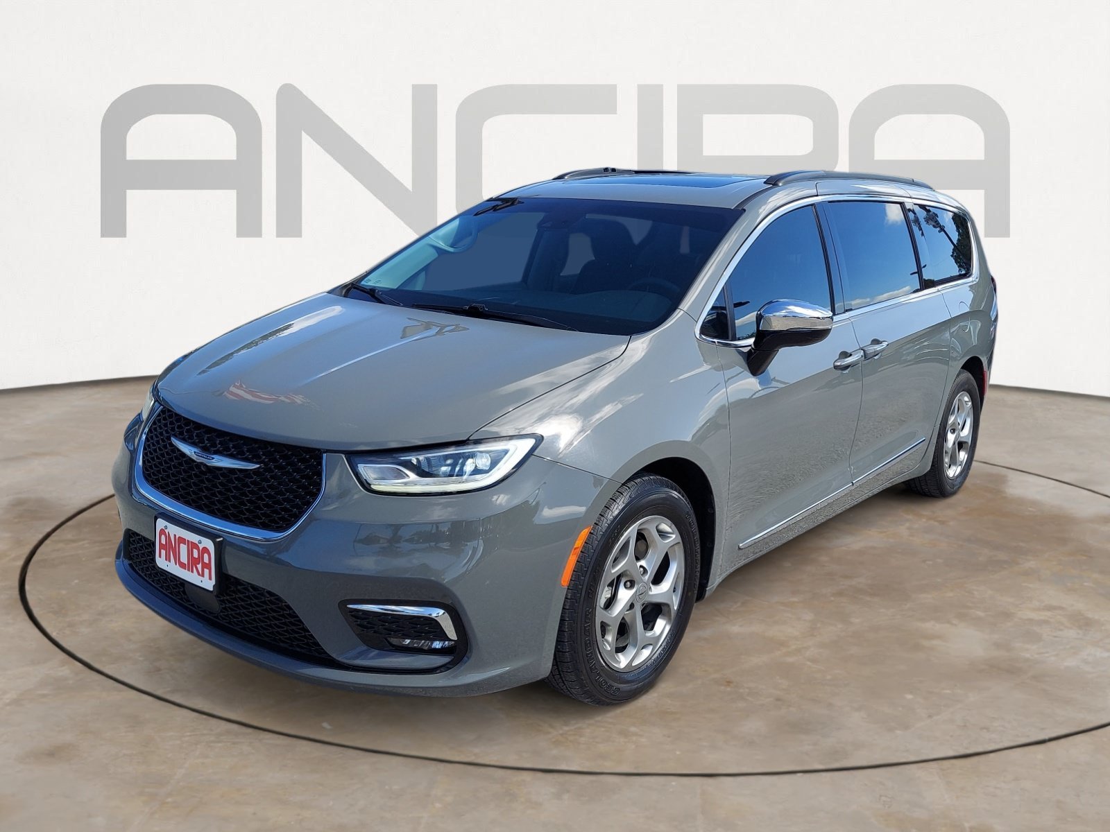 Used 2023 Ceramic Gray Clearcoat Chrysler Limited image 6