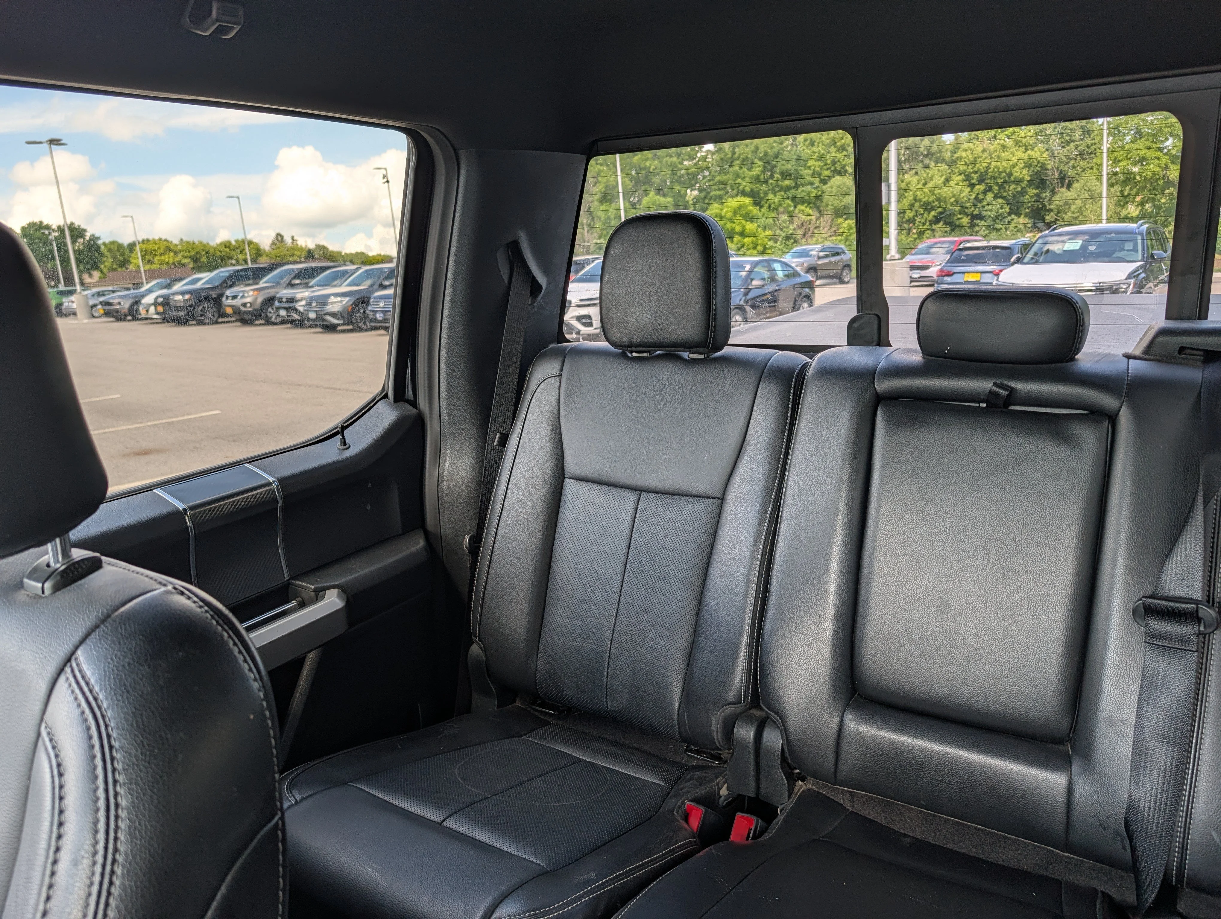 Used 2019 Agate Black Metallic Ford LARIAT image 12